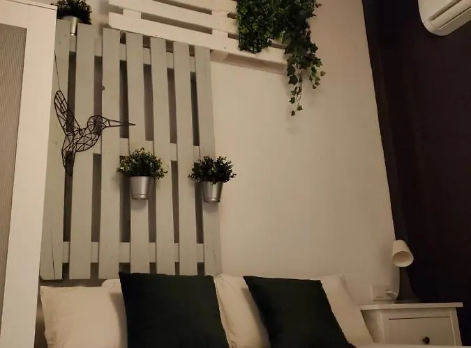 Small And Cozy - G *